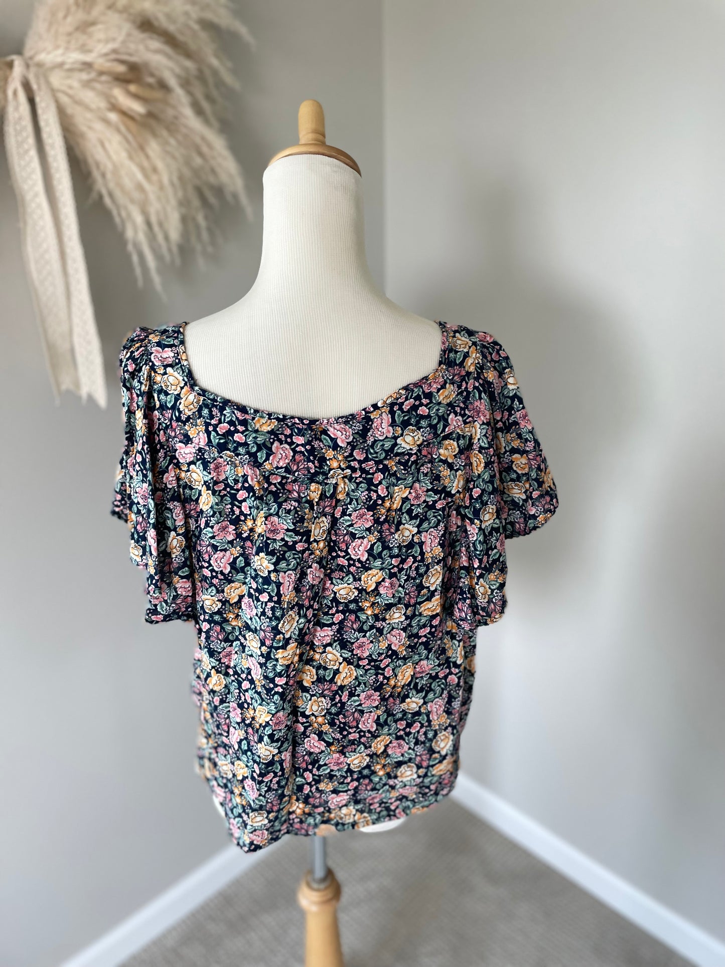 Old Navy Floral Blouse (M)