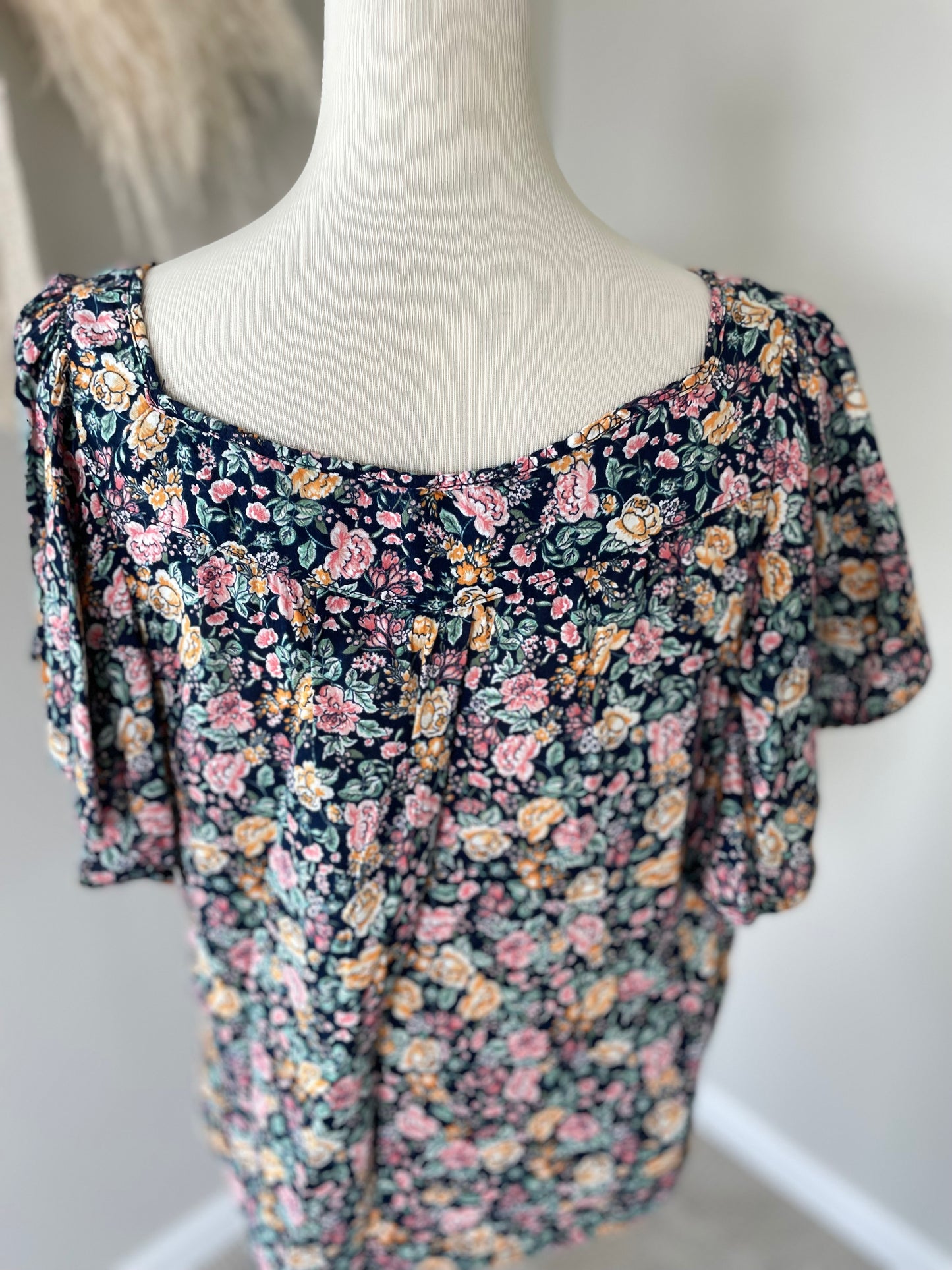 Old Navy Floral Blouse (M)