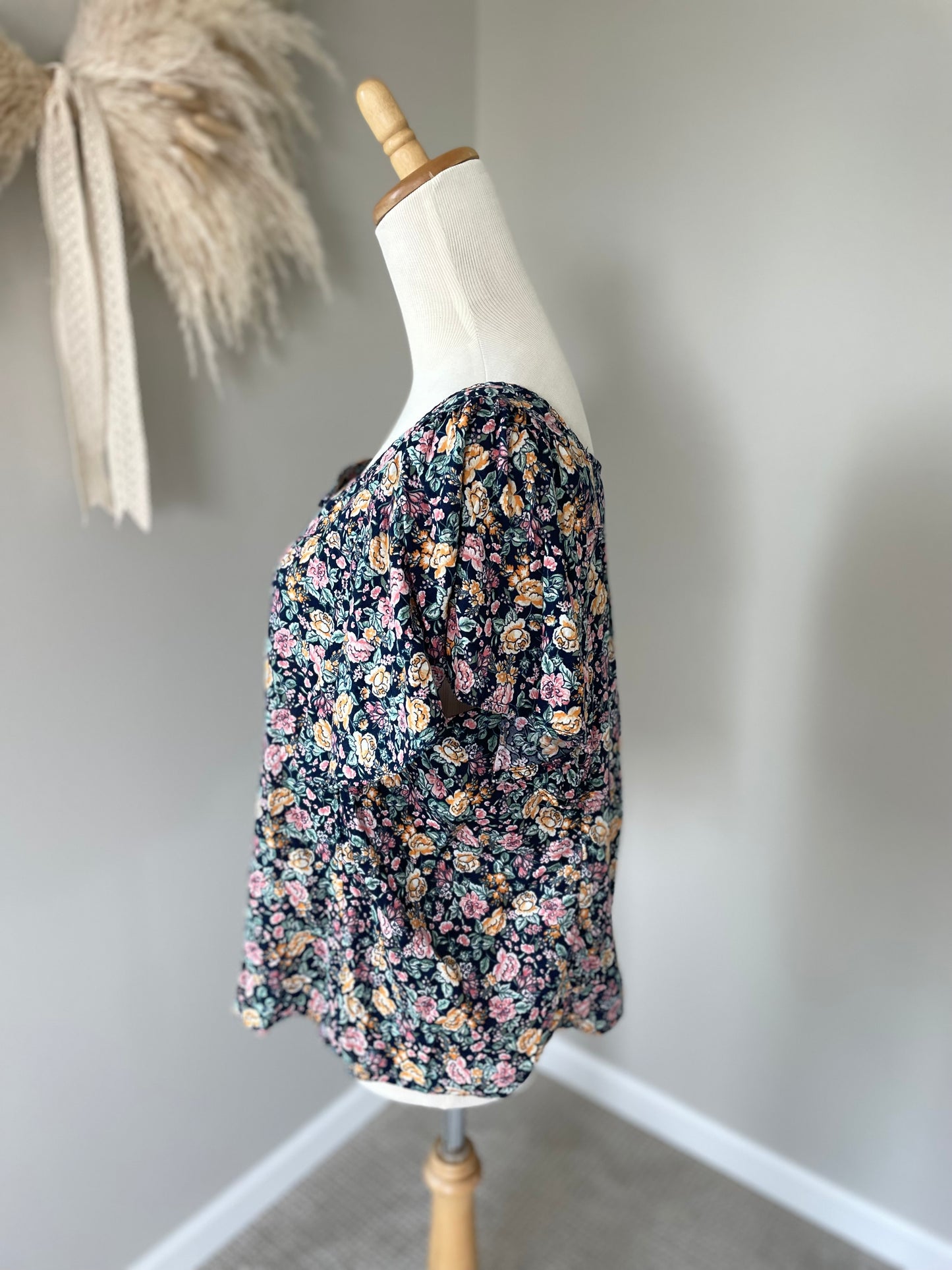 Old Navy Floral Blouse (M)