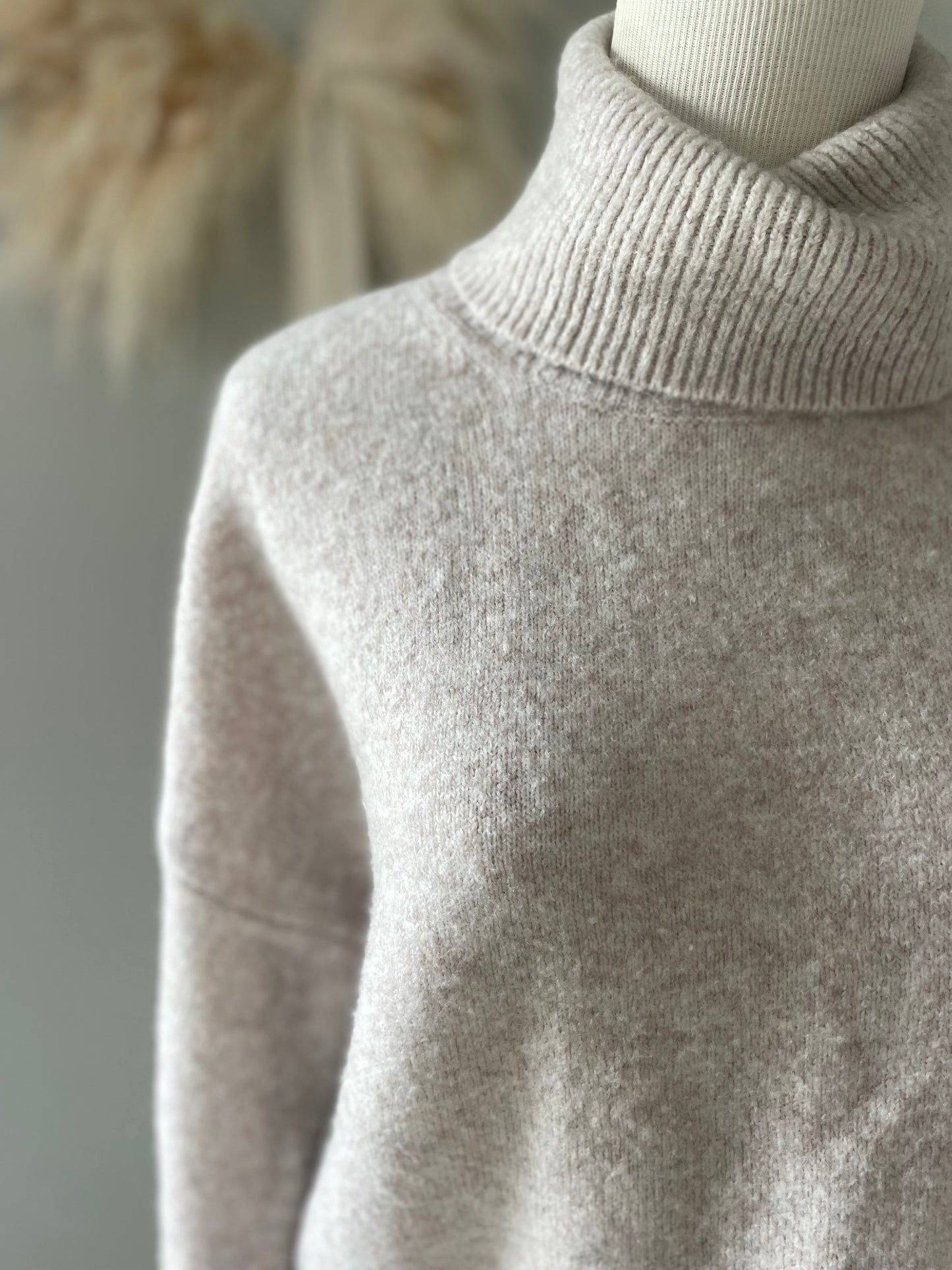 H&M Boxy Turtleneck Sweater (M)